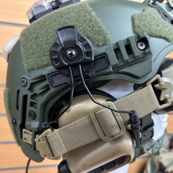 Крепление наушников на шлем Earmor M12